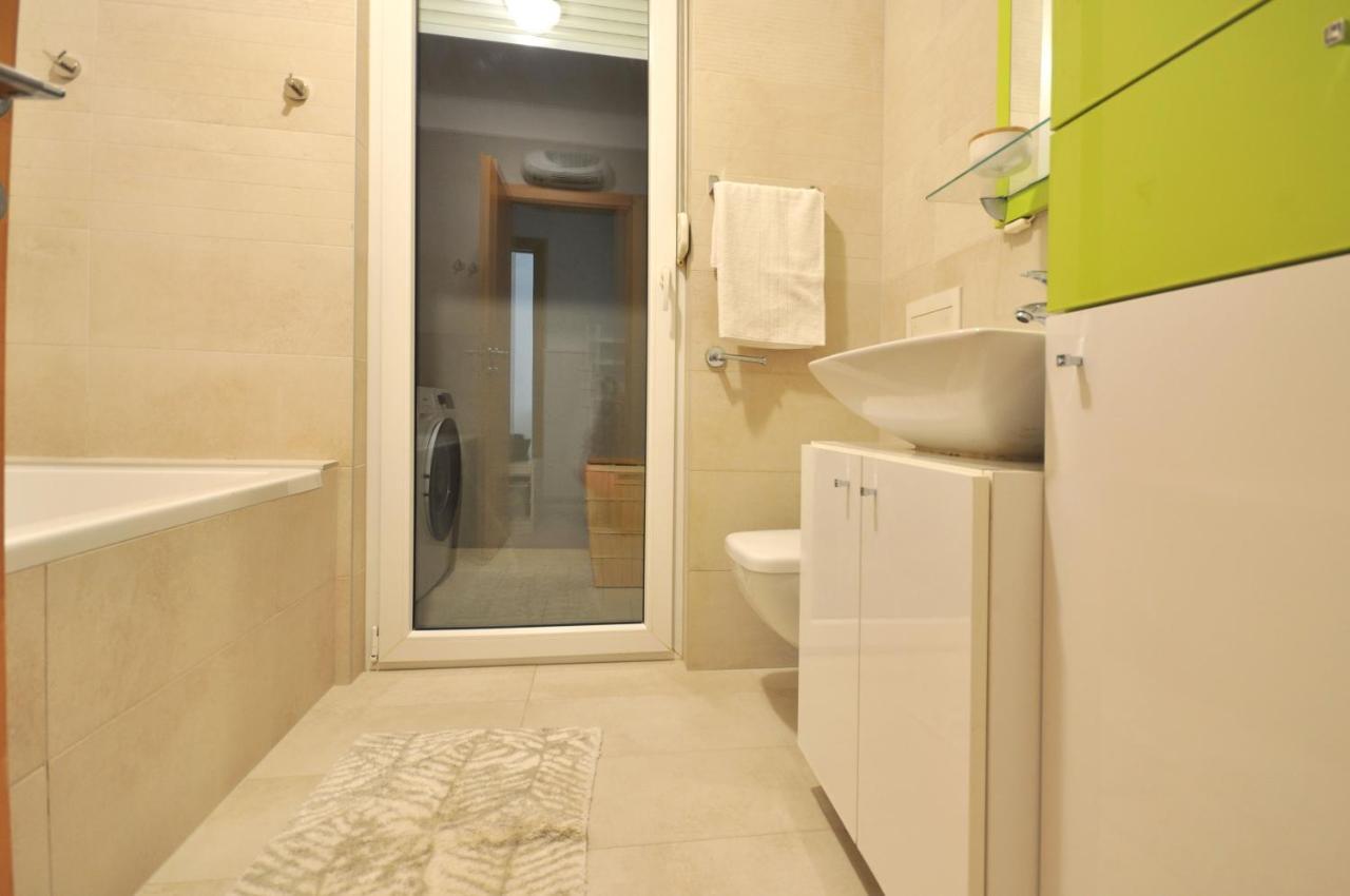 Family Apartment Noel - Оміш Екстер'єр фото