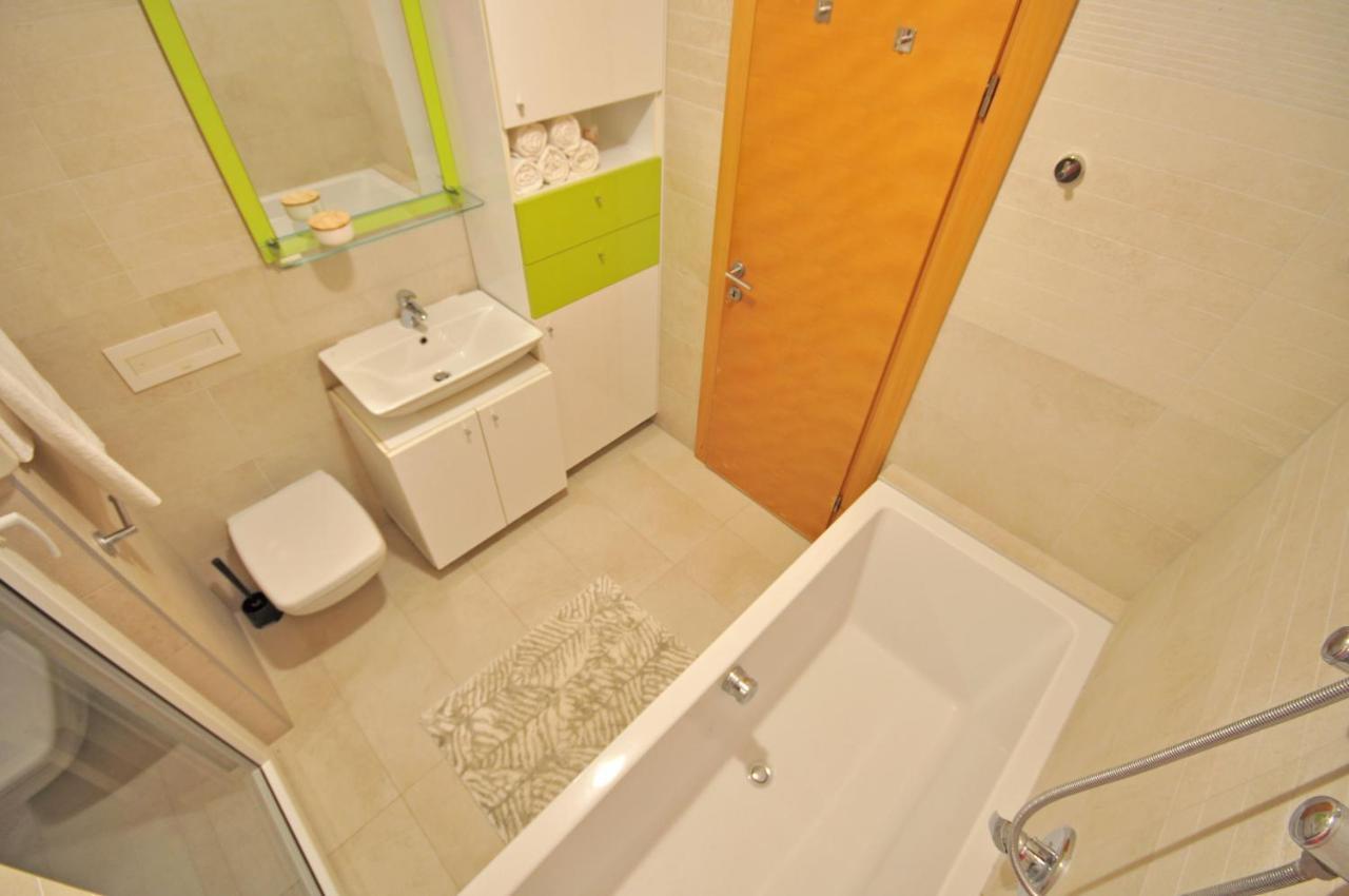 Family Apartment Noel - Оміш Екстер'єр фото